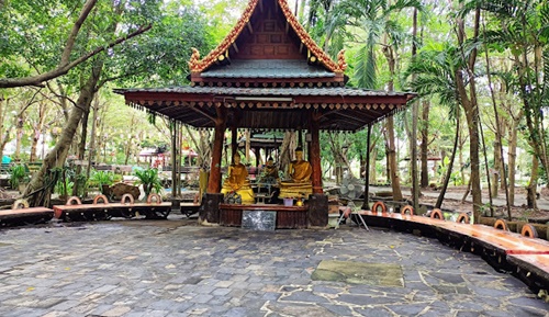 ลานธรรมวัดสวนแก้ว